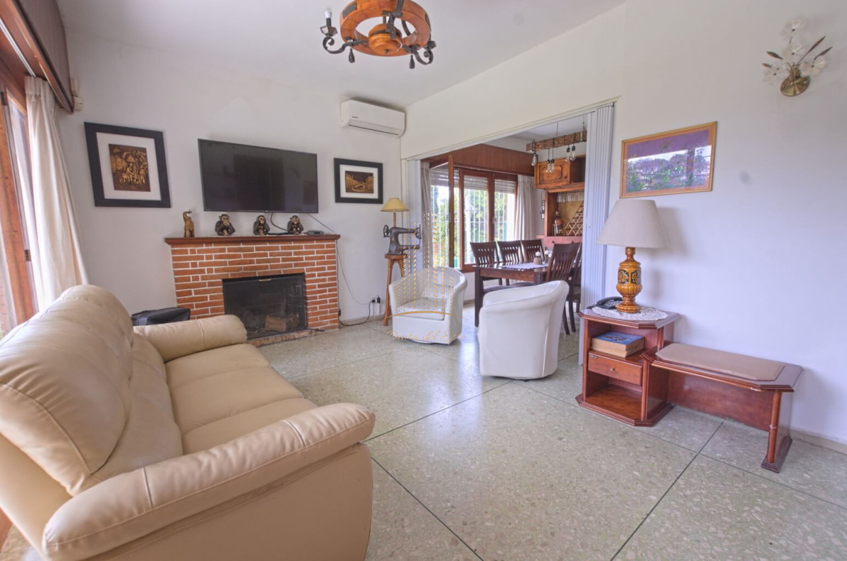 Casa ID.432 - Casa en alquiler Punta del Este playa Mansa, 2 dormitorios y parrillero