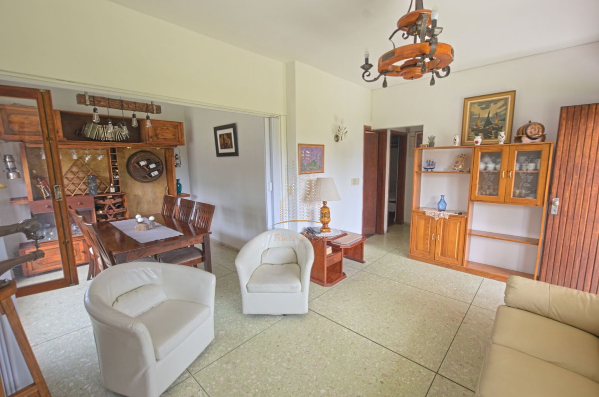 Casa ID.432 - Casa en alquiler Punta del Este playa Mansa, 2 dormitorios y parrillero