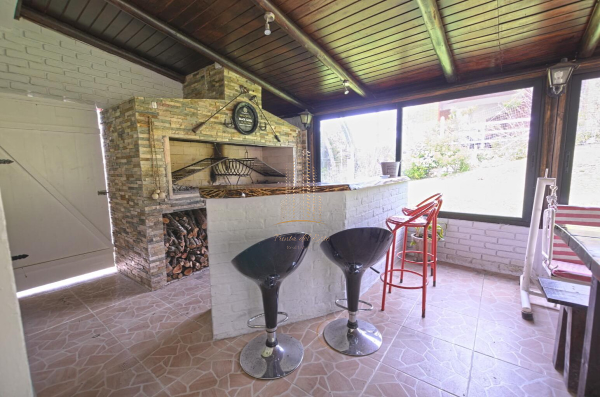 Casa ID.432 - Casa en alquiler Punta del Este playa Mansa, 2 dormitorios y parrillero