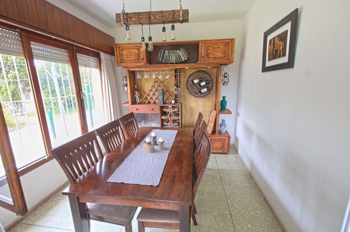 Casa ID.432 - Casa en alquiler Punta del Este playa Mansa, 2 dormitorios y parrillero