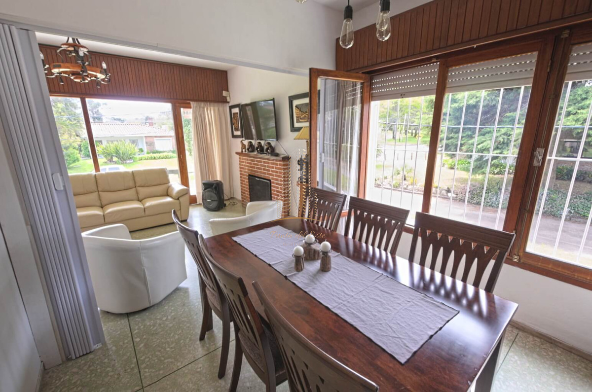 Casa ID.432 - Casa en alquiler Punta del Este playa Mansa, 2 dormitorios y parrillero