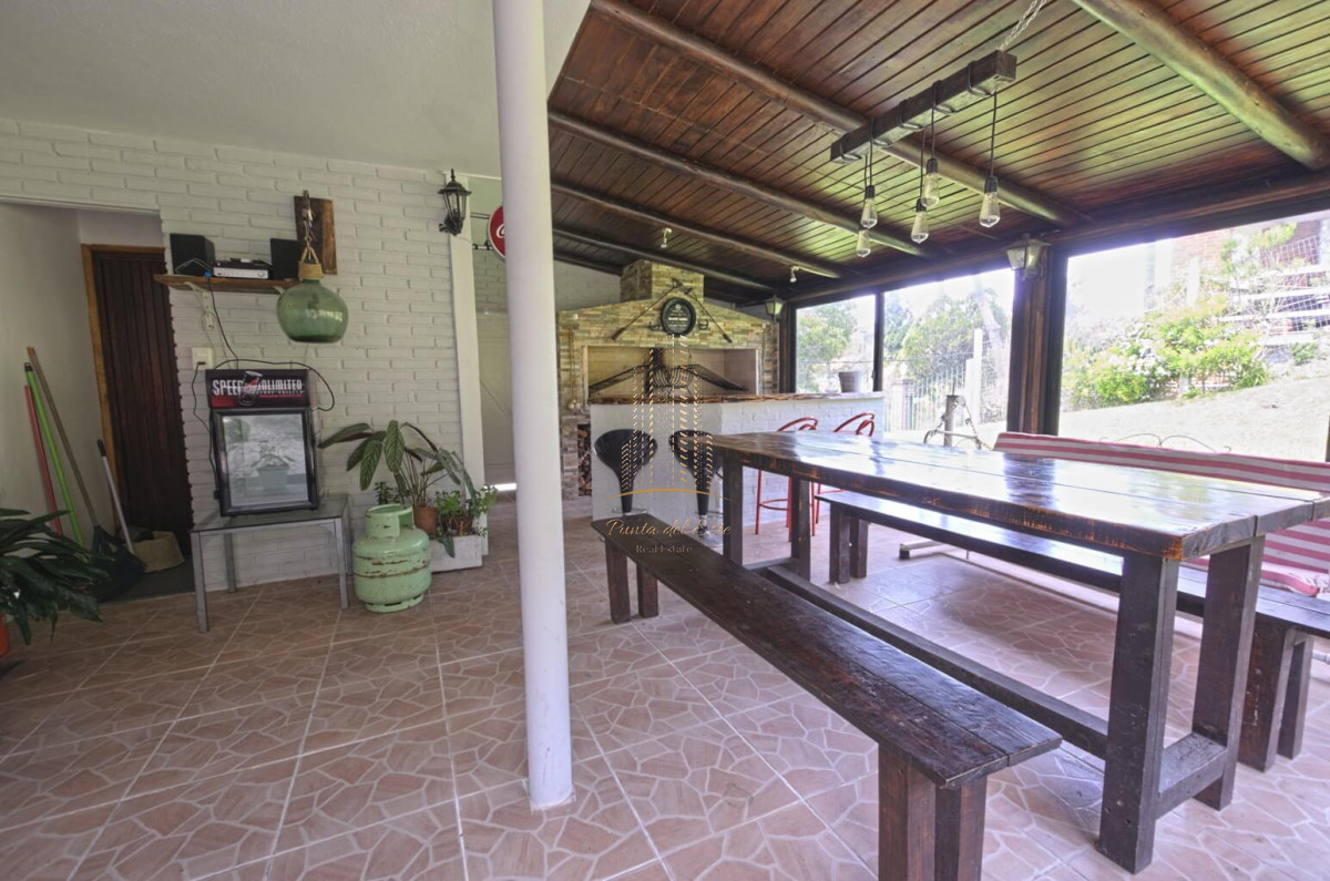 Casa ID.432 - Casa en alquiler Punta del Este playa Mansa, 2 dormitorios y parrillero