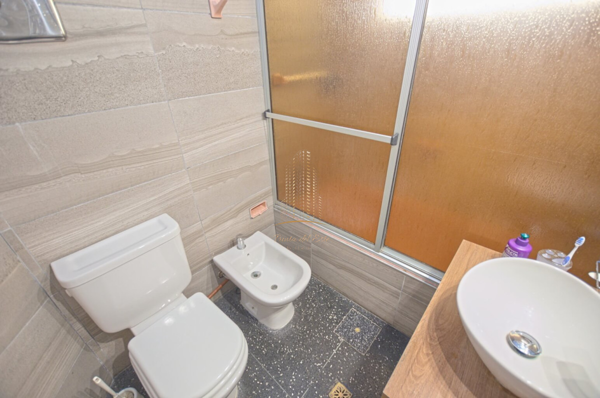 Casa ID.432 - Casa en alquiler Punta del Este playa Mansa, 2 dormitorios y parrillero