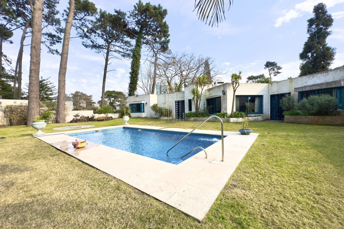 Casa ID.443 - Casa en alquiler 4 dormitorios con piscina - Jardines de Cordoba , Punta del Este