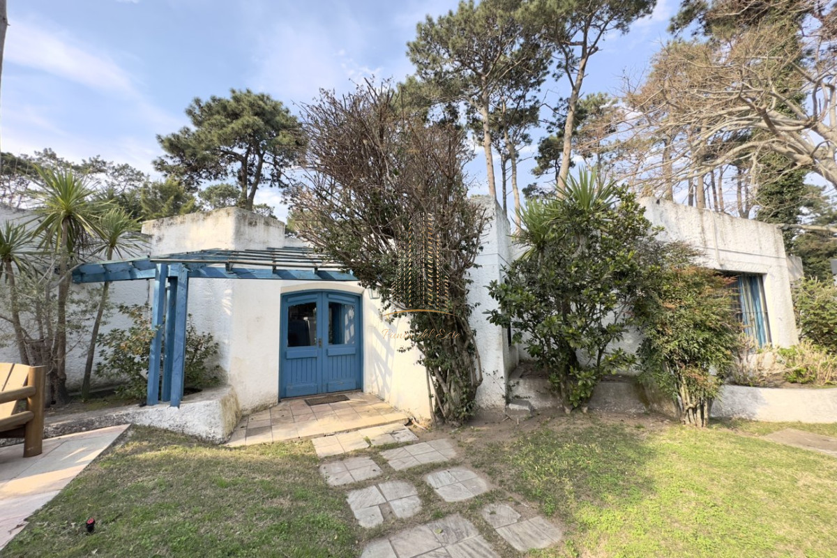 Casa ID.443 - Casa en alquiler 4 dormitorios con piscina - Jardines de Cordoba , Punta del Este