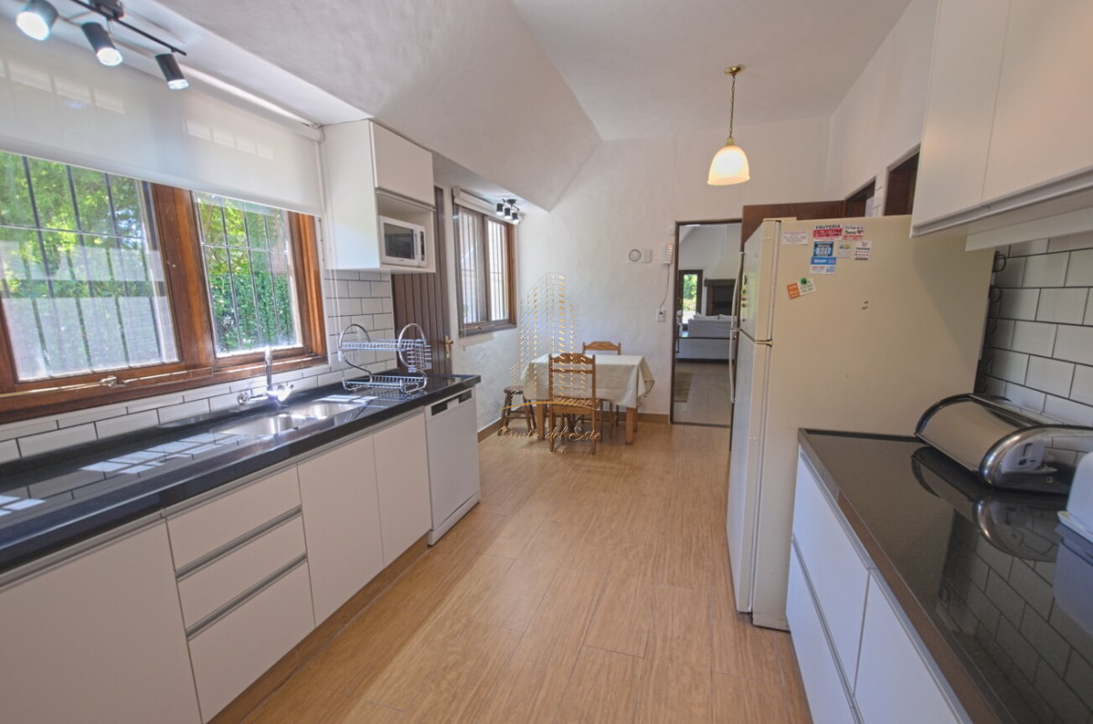 Casa ID.431 - Casa de 4 dormitorios con piscina climatizada en alquiler