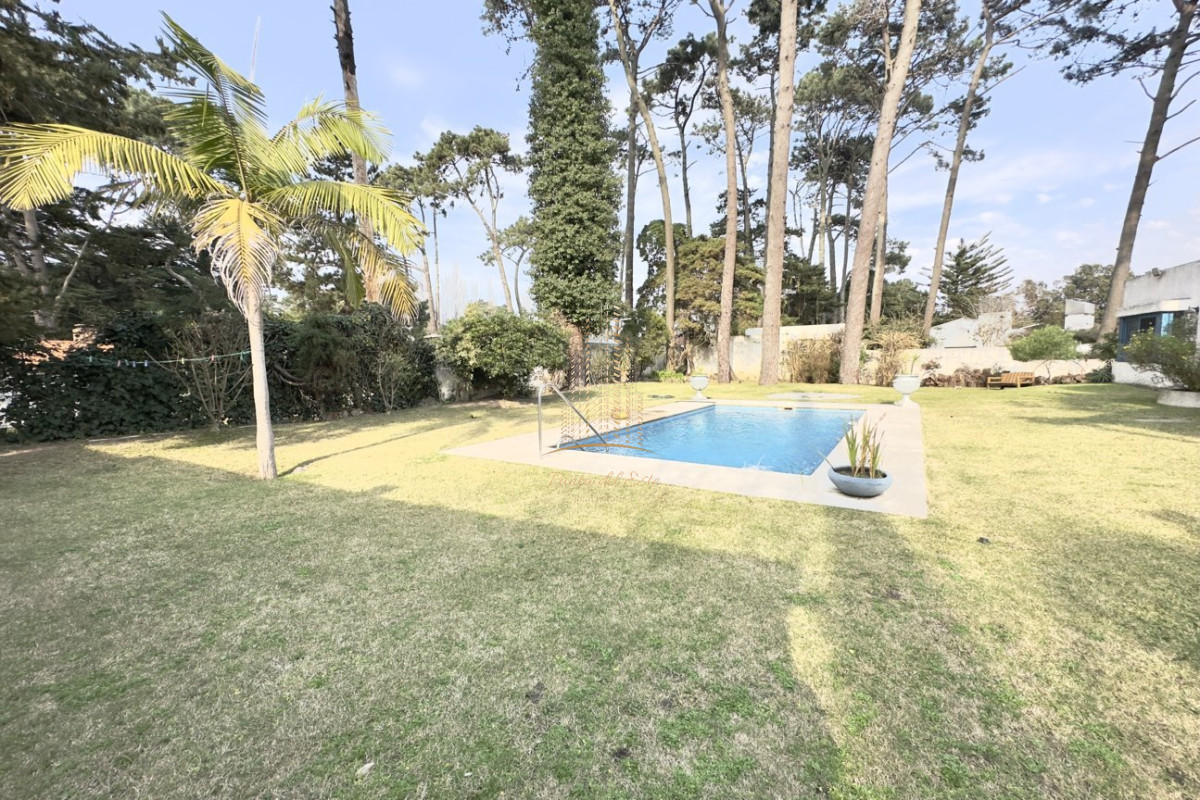 Casa ID.443 - Casa en alquiler 4 dormitorios con piscina - Jardines de Cordoba , Punta del Este