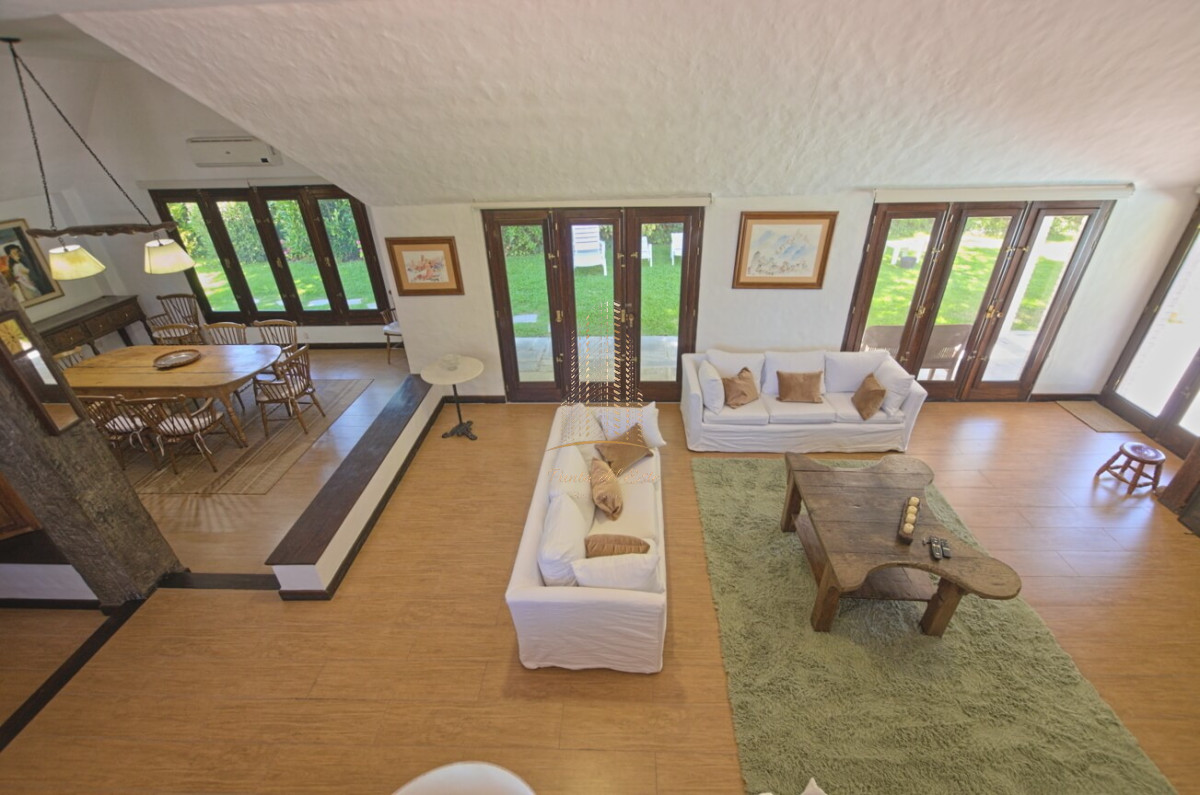 Casa ID.431 - Casa de 4 dormitorios con piscina climatizada en alquiler