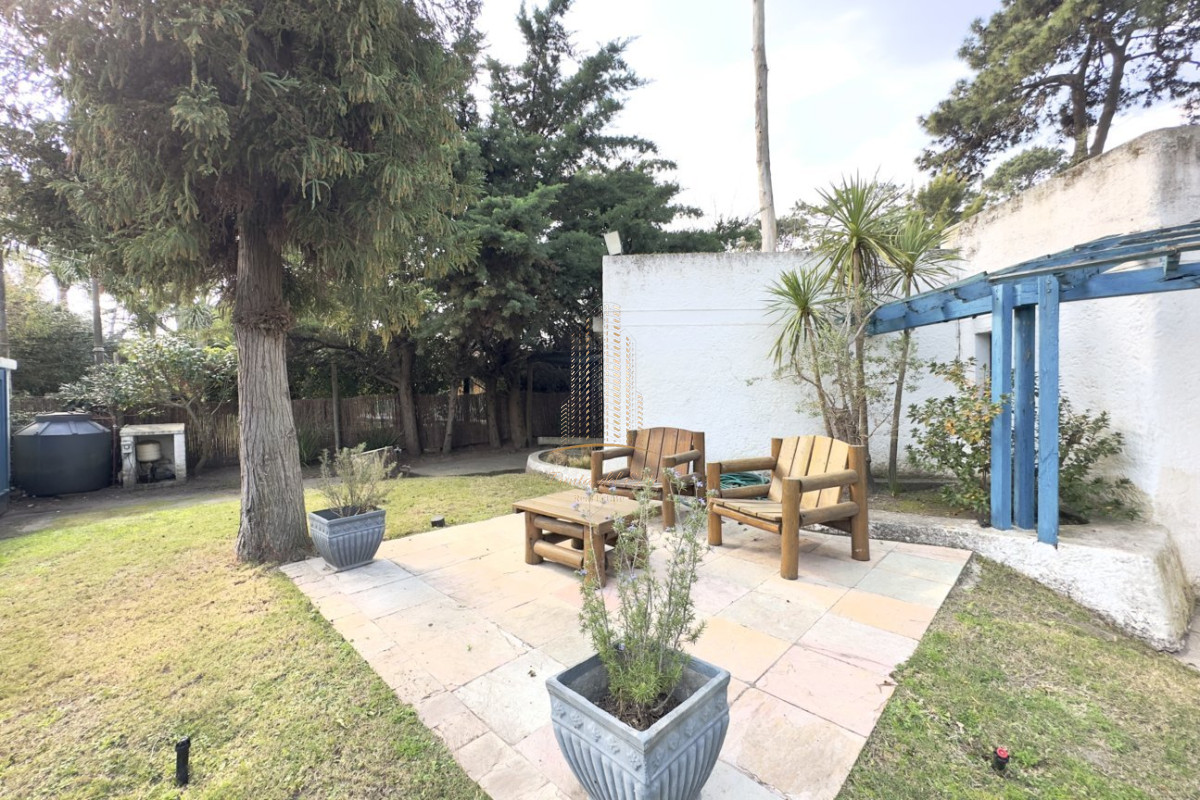 Casa ID.443 - Casa en alquiler 4 dormitorios con piscina - Jardines de Cordoba , Punta del Este