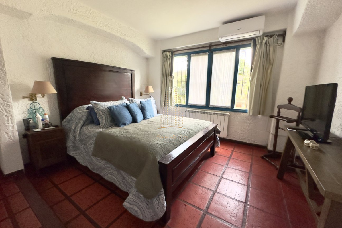 Casa ID.443 - Casa en alquiler 4 dormitorios con piscina - Jardines de Cordoba , Punta del Este