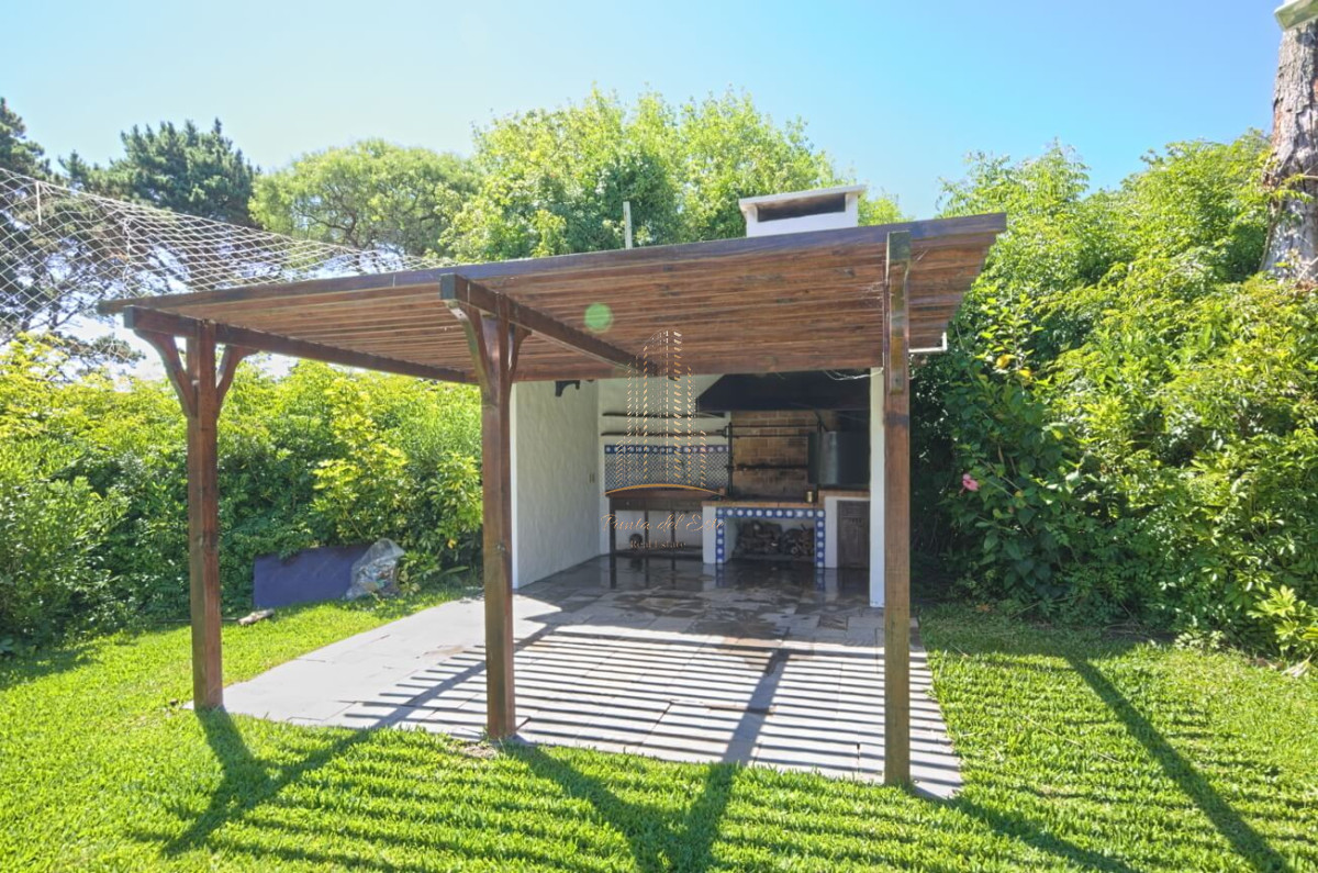 Casa ID.431 - Casa de 4 dormitorios con piscina climatizada en alquiler