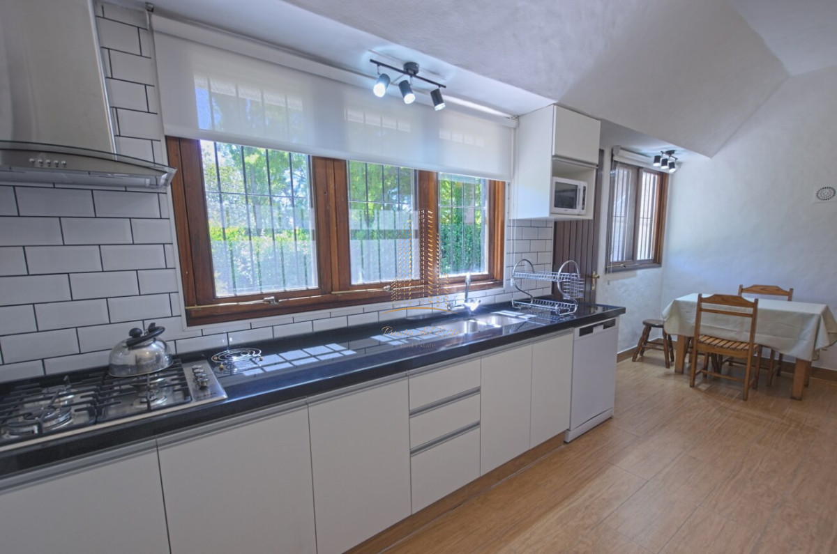 Casa ID.431 - Casa de 4 dormitorios con piscina climatizada en alquiler