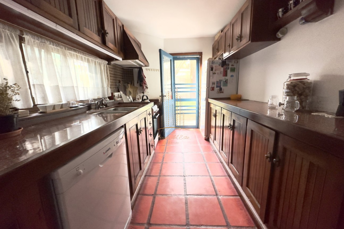 Casa ID.443 - Casa en alquiler 4 dormitorios con piscina - Jardines de Cordoba , Punta del Este