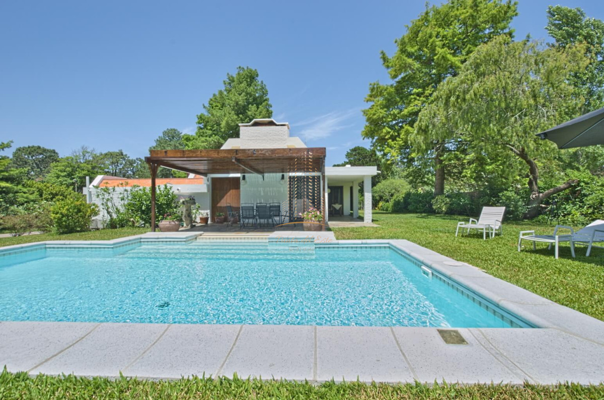 Casa ID.431 - Casa de 4 dormitorios con piscina climatizada en alquiler