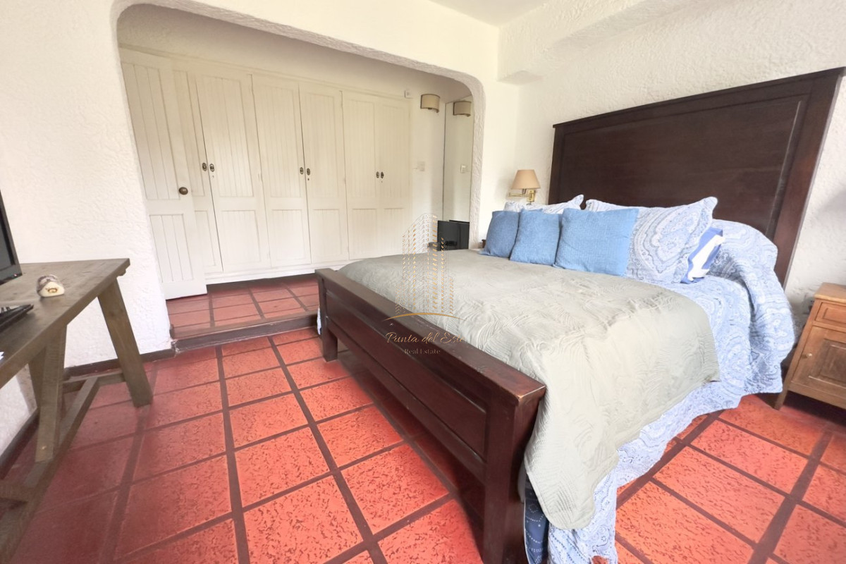 Casa ID.443 - Casa en alquiler 4 dormitorios con piscina - Jardines de Cordoba , Punta del Este