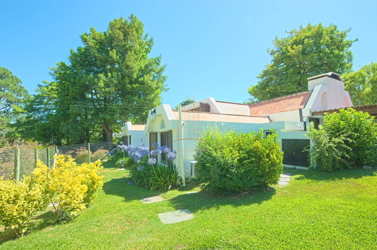 Casa ID.431 - Casa de 4 dormitorios con piscina climatizada en alquiler