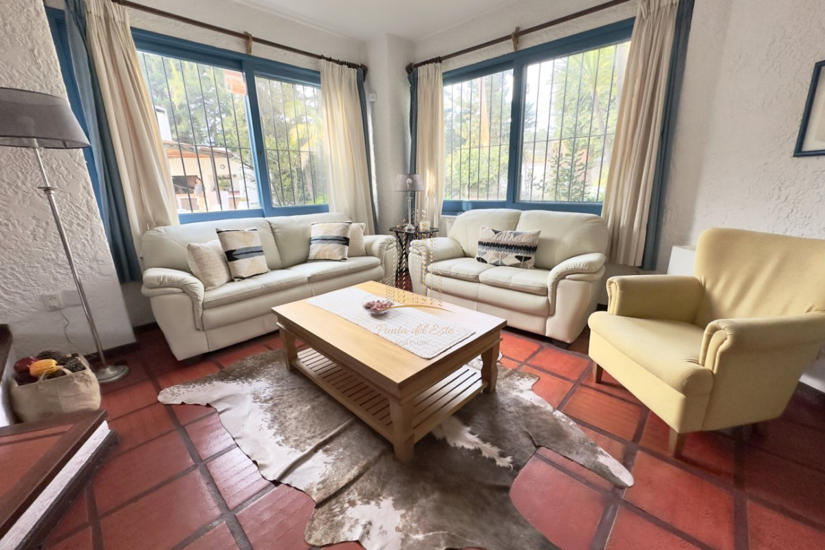 Casa ID.443 - Casa en alquiler 4 dormitorios con piscina - Jardines de Cordoba , Punta del Este