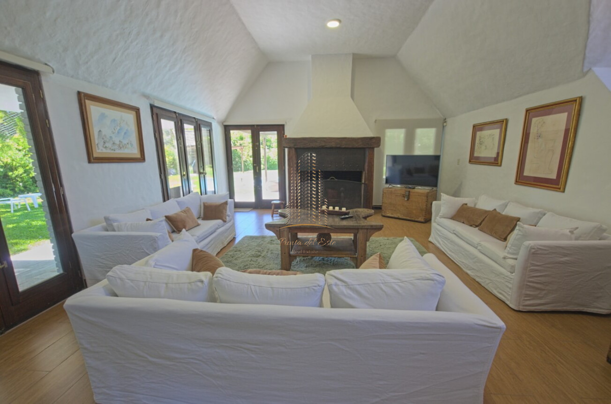 Casa ID.431 - Casa de 4 dormitorios con piscina climatizada en alquiler