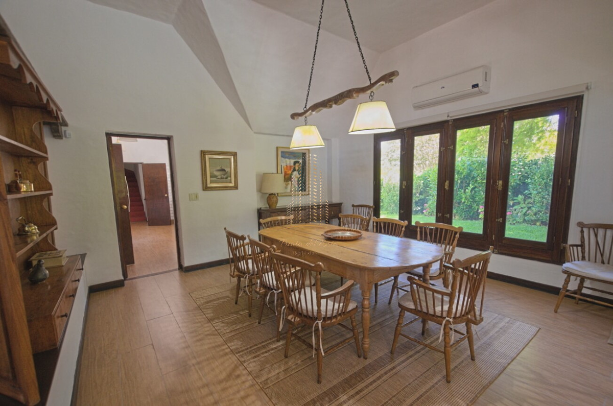 Casa ID.431 - Casa de 4 dormitorios con piscina climatizada en alquiler