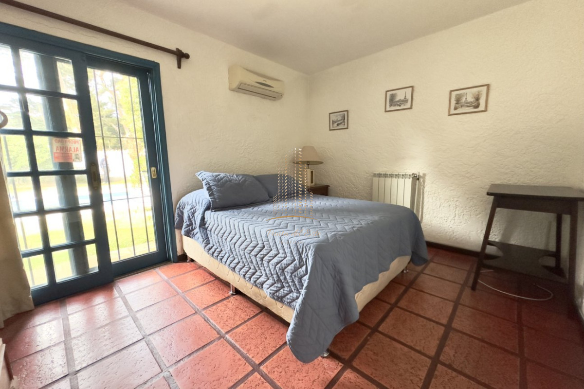 Casa ID.443 - Casa en alquiler 4 dormitorios con piscina - Jardines de Cordoba , Punta del Este