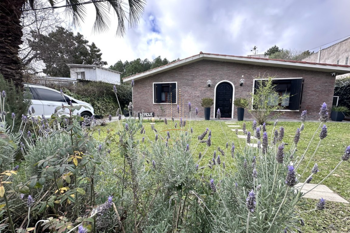Casa ID.434 - Casa 2 dormitorios con piscina climatizada Mansa, Punta del Este