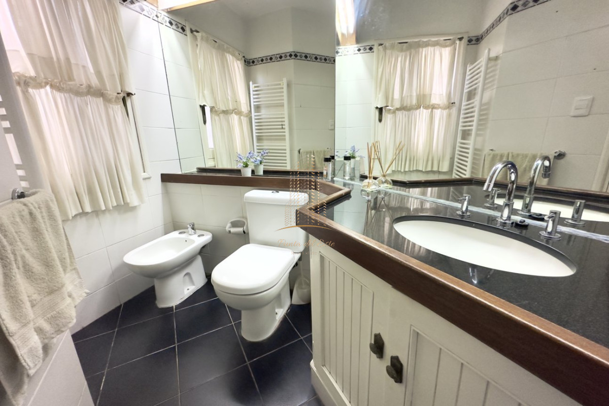 Casa ID.443 - Casa en alquiler 4 dormitorios con piscina - Jardines de Cordoba , Punta del Este