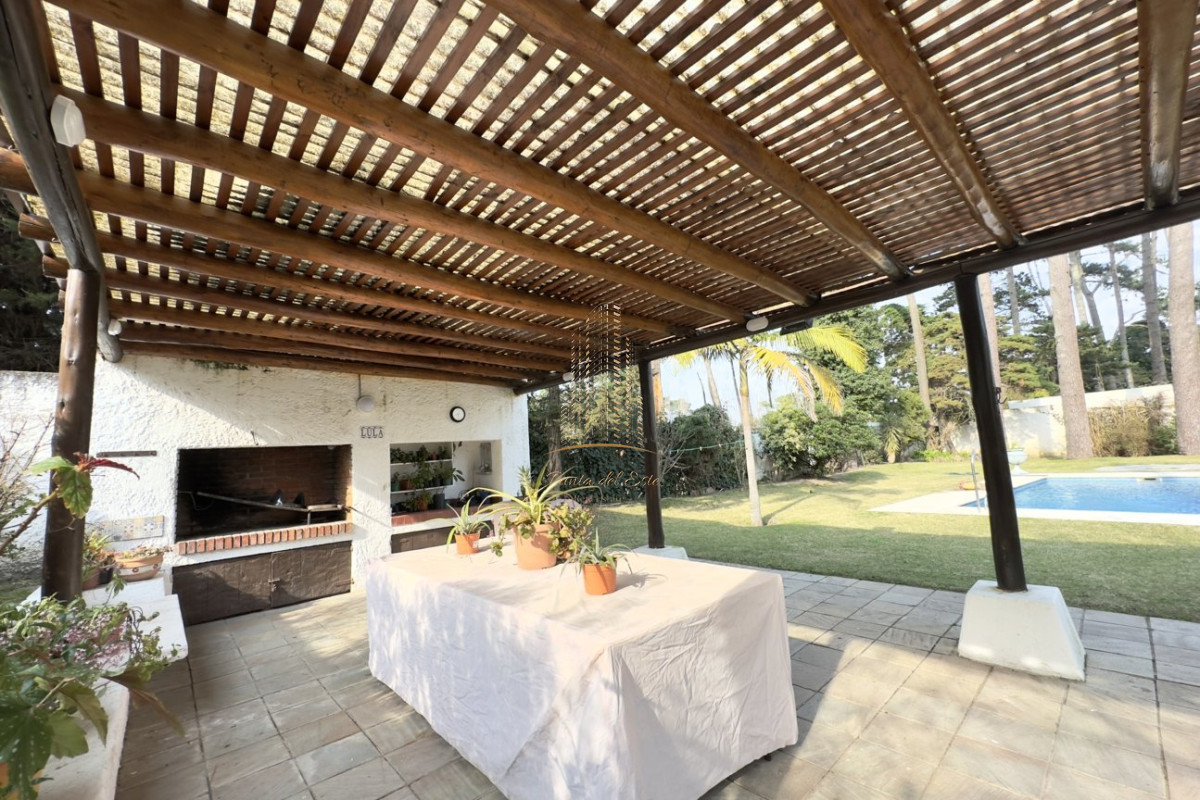 Casa ID.443 - Casa en alquiler 4 dormitorios con piscina - Jardines de Cordoba , Punta del Este