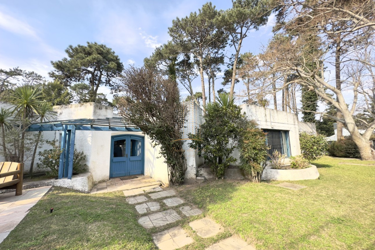 Casa ID.443 - Casa en alquiler 4 dormitorios con piscina - Jardines de Cordoba , Punta del Este