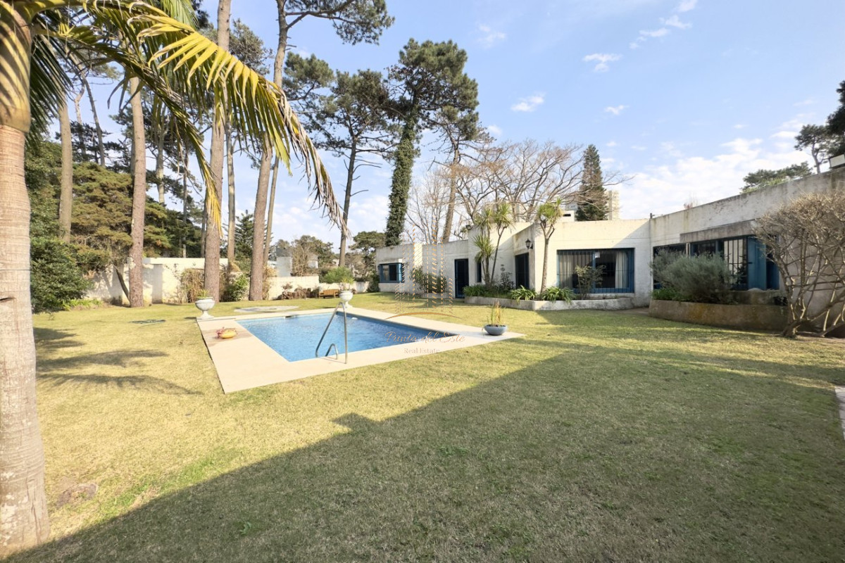Casa ID.443 - Casa en alquiler 4 dormitorios con piscina - Jardines de Cordoba , Punta del Este