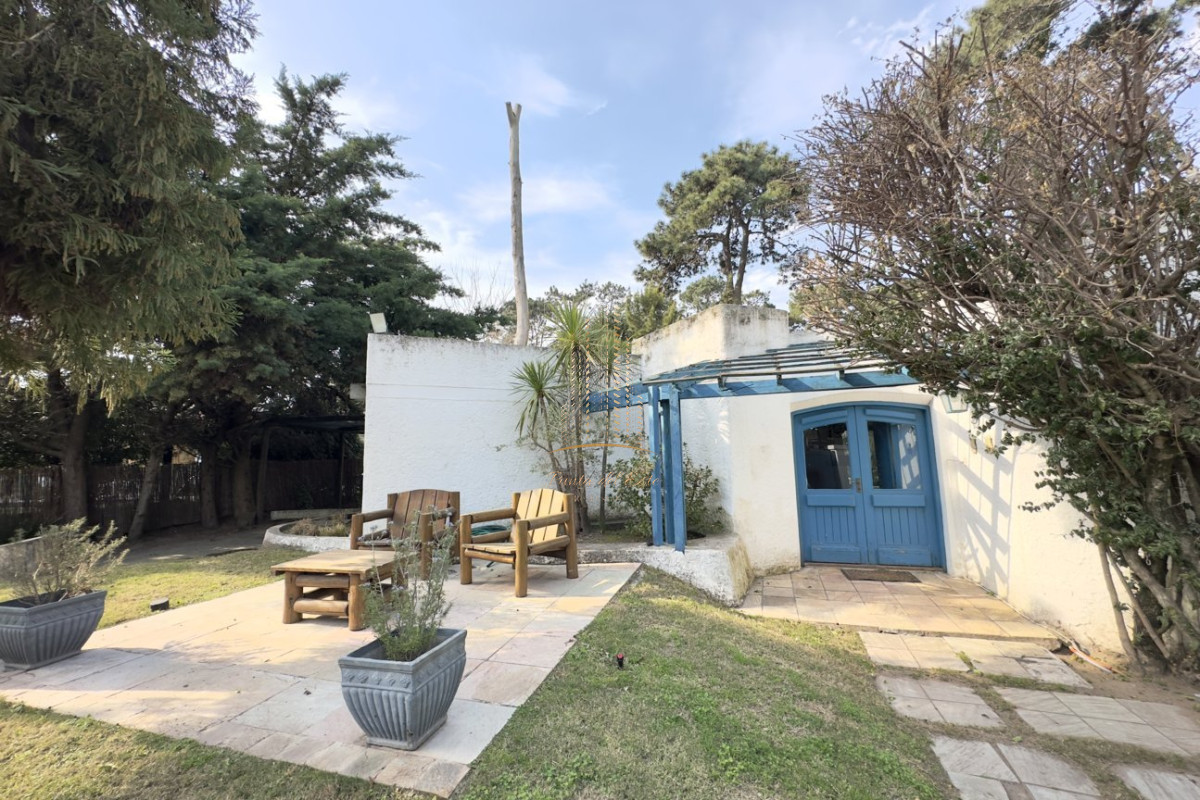 Casa ID.443 - Casa en alquiler 4 dormitorios con piscina - Jardines de Cordoba , Punta del Este