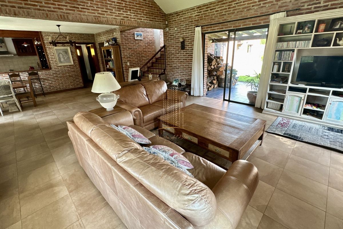 Casa ID.433 - Casa en venta 4 dormitorios en Punta del Este