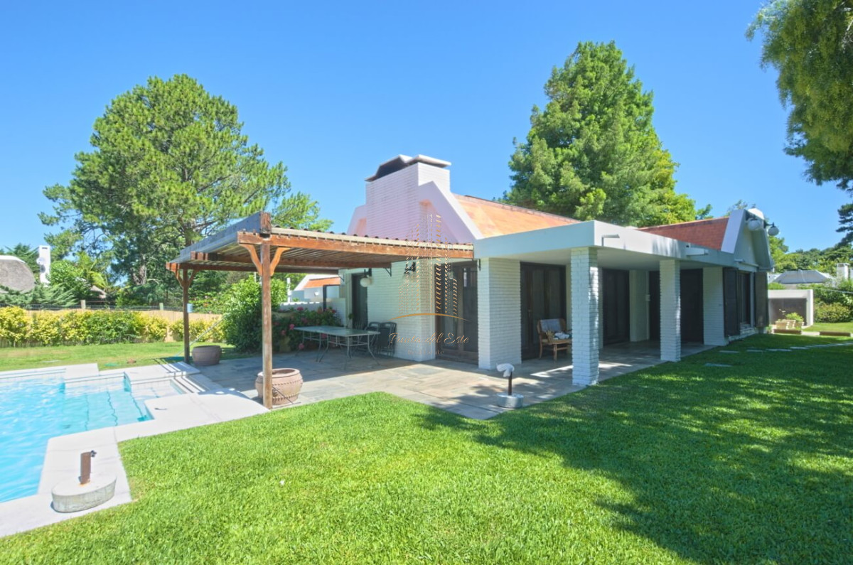 Casa ID.431 - Casa de 4 dormitorios con piscina climatizada en alquiler