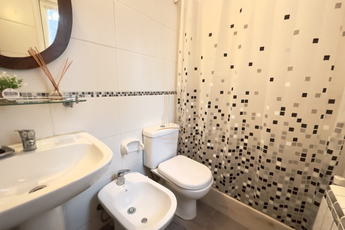 Casa ID.443 - Casa en alquiler 4 dormitorios con piscina - Jardines de Cordoba , Punta del Este