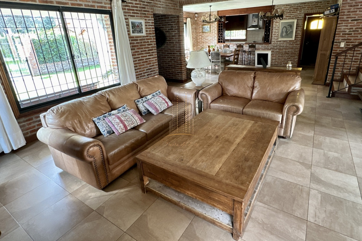 Casa ID.433 - Casa en venta 4 dormitorios en Punta del Este