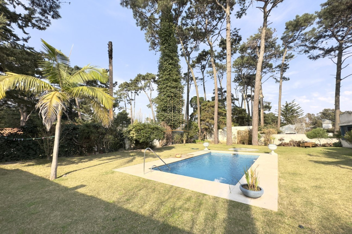 Casa ID.443 - Casa en alquiler 4 dormitorios con piscina - Jardines de Cordoba , Punta del Este
