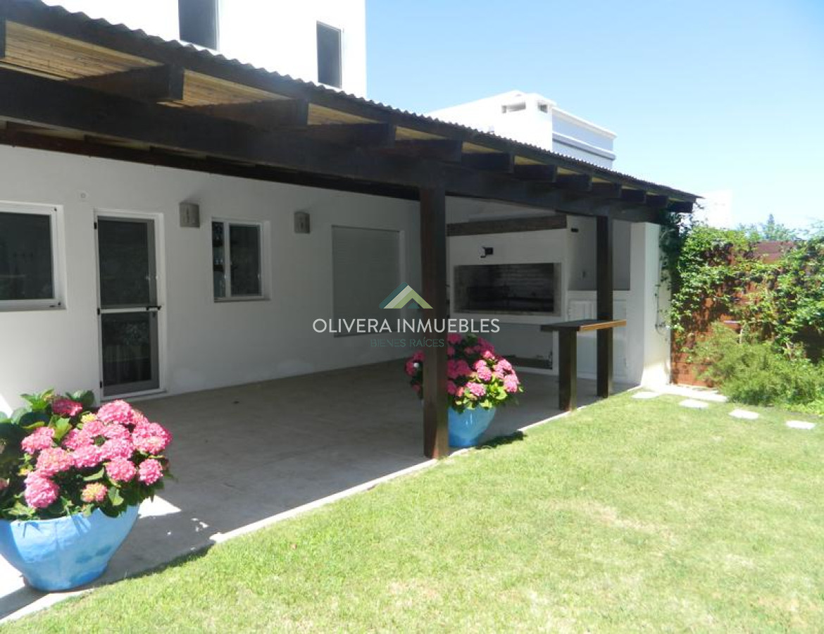 Casa ID.10845 - Casa en alquiler 4 dormitorios La Barra