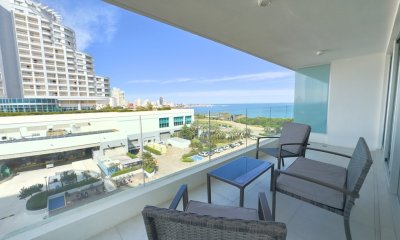 Apartamento de 2 dormitorios con vista al mar