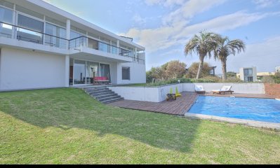 Casa en venta - Punta Piedras