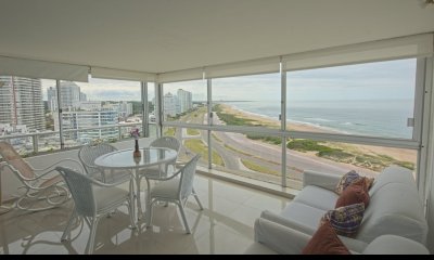 VENTA DE APARTAMENTO DE 3 DORMITORIOS EN BRAVA PUNTA DEL ESTTE