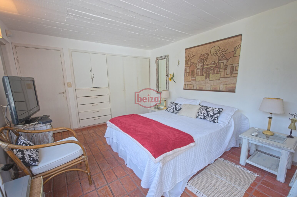 Apartamento ID.166239/PUNTA-DLE-ESTE-PENINSULA-SOBRE-GORLERO-MONO-AMBIENTE-EDIFICIO-CON-SERVICIOS - Apartamento 3 dormitorios en alquiler La Barra