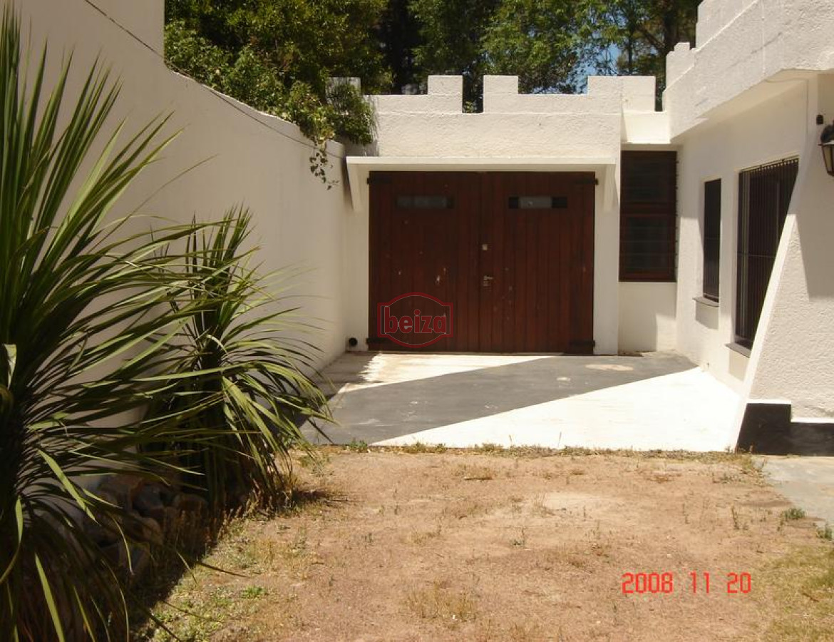 Casa ID.166238/Casa-en-alquiler-anual-Solanas--Punta-Ballena- - Casa en alquiler Playa Mansa 3 dormitorios en alquiler anual