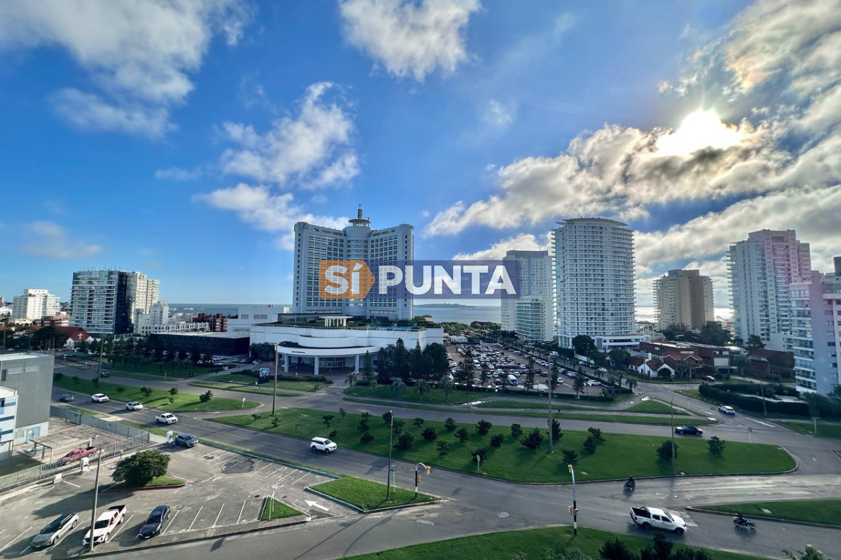 Apartamento de tres dormitorios en venta Playa Mansa - SPT765A