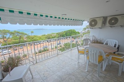 Apartamento en alquiler anual - Playa Mansa - 2 Dormitorios y dependencia