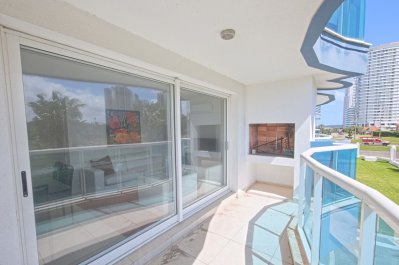 Apartamento en venta 3 dormitorios con parrillero Playa Mansa