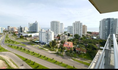 Apartamento en venta de dos dormitorios en Punta del este