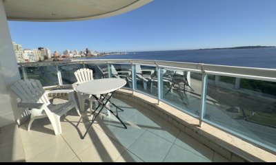 Apartamento en Punta del este 3 dormitorios con servicio