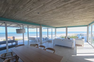 Casa en alquiler a metros del mar con excelente vista 