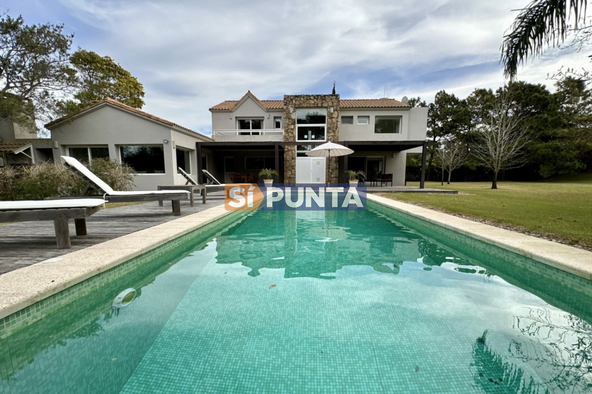 casa en alquiler en playa brava, 4 dormitorios y dep. piscina y barbacoa - spt327c