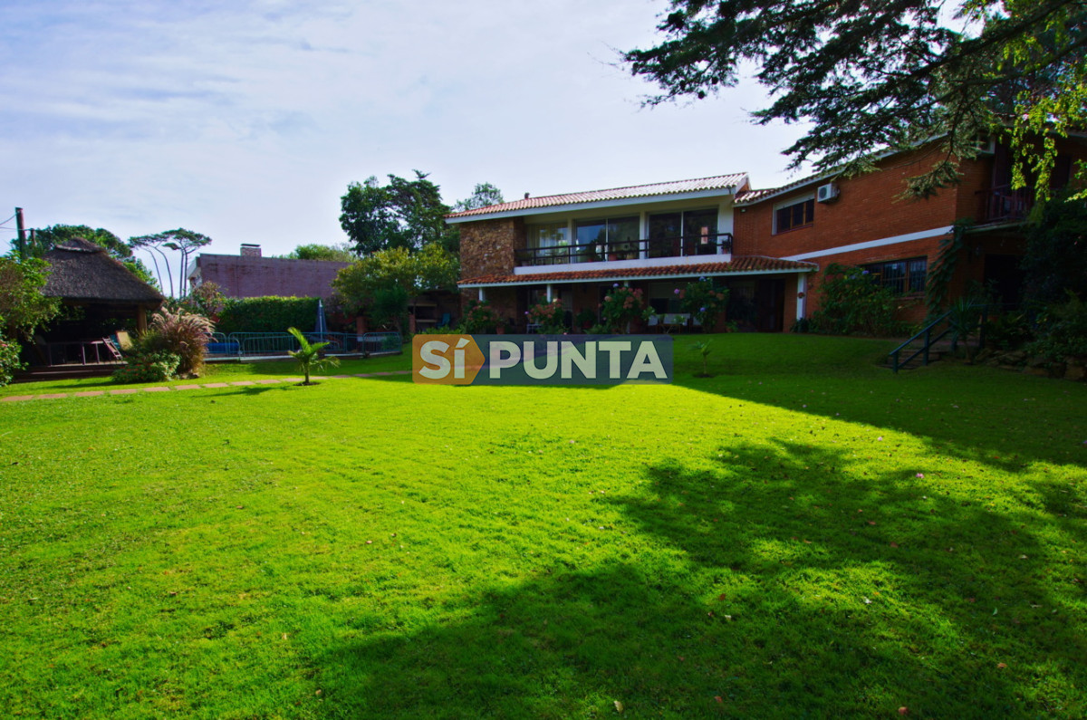 casa en venta, 5 dormitorios con piscina, playa mansa - spt706c
