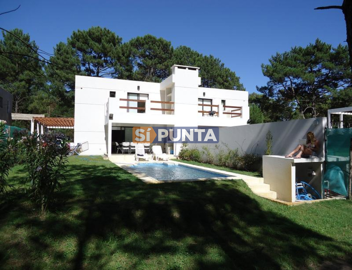 casa de 4 dormitorios en venta - solanas  - spt624c